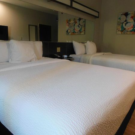 Microtel Inn & Suites By Wyndham Wheeling At The Highlands Triadelphia Экстерьер фото