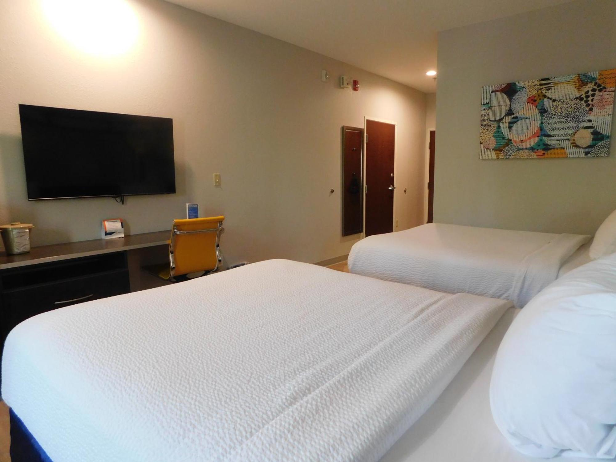 Microtel Inn & Suites By Wyndham Wheeling At The Highlands Triadelphia Экстерьер фото