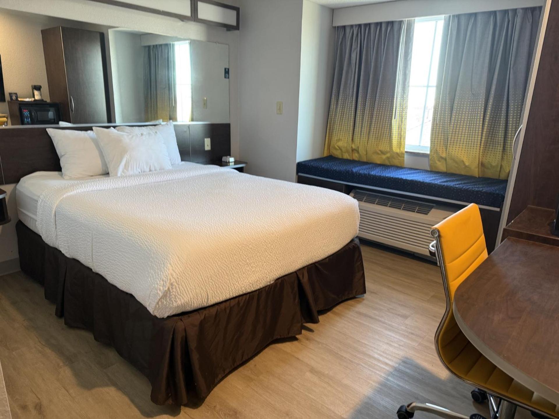 Microtel Inn & Suites By Wyndham Wheeling At The Highlands Triadelphia Экстерьер фото